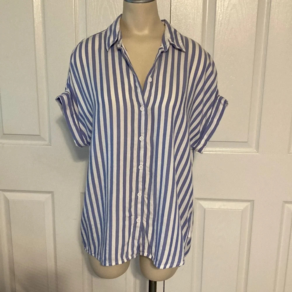 beachlunchlounge blue & white striped button front top S